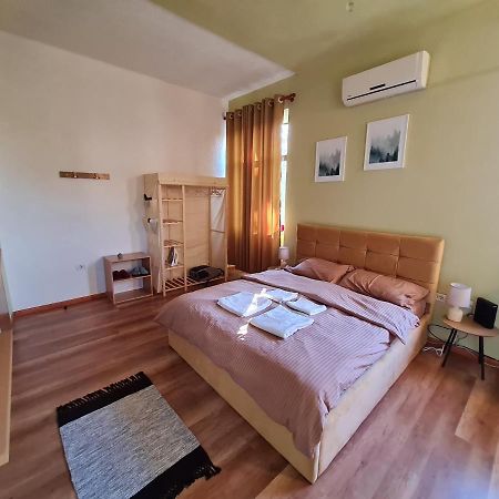 Ex-Block District Charming Studio Apartment With Treeish Sorrounding View! Tirana Zewnętrze zdjęcie