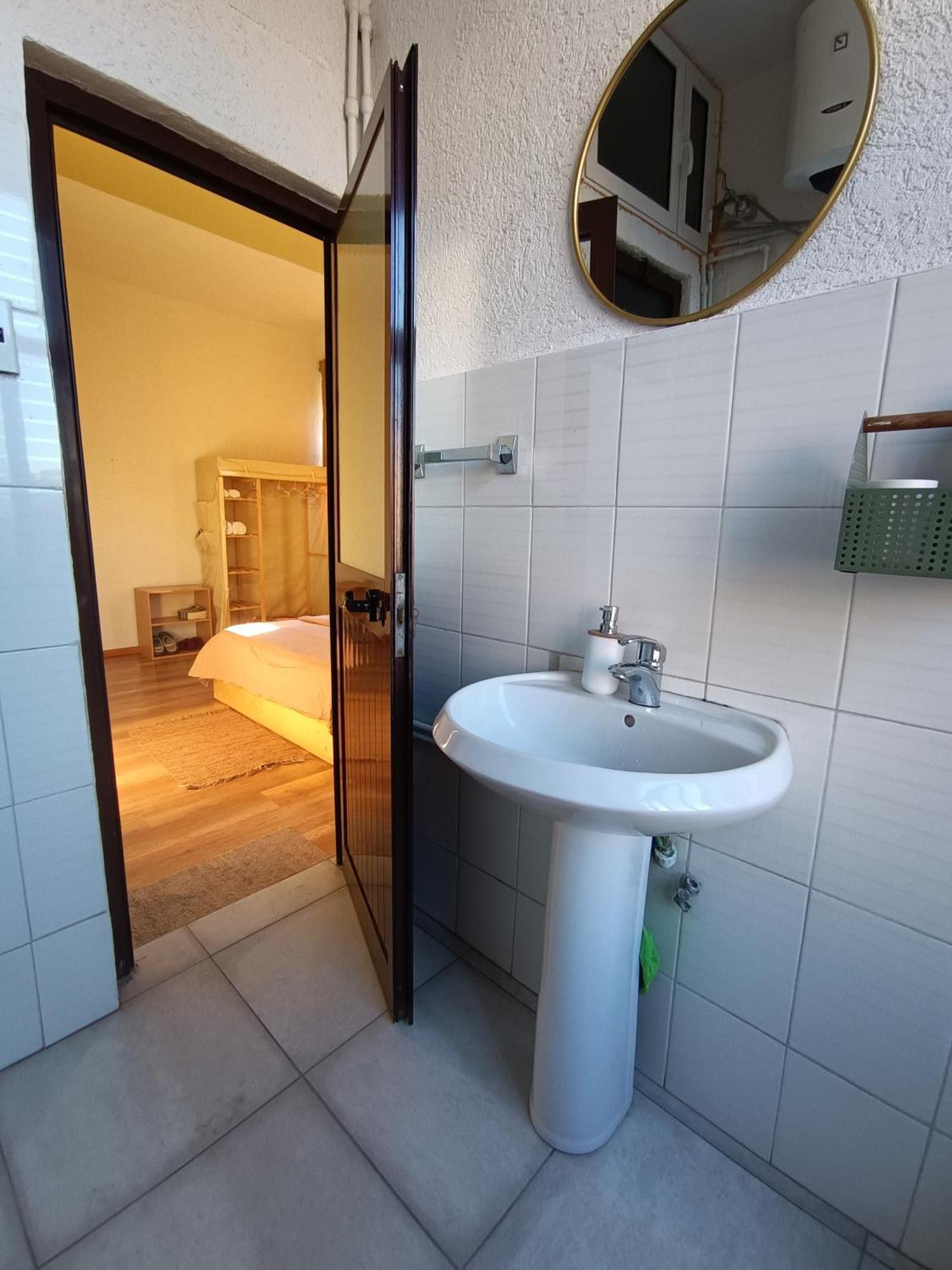 Ex-Block District Charming Studio Apartment With Treeish Sorrounding View! Tirana Zewnętrze zdjęcie
